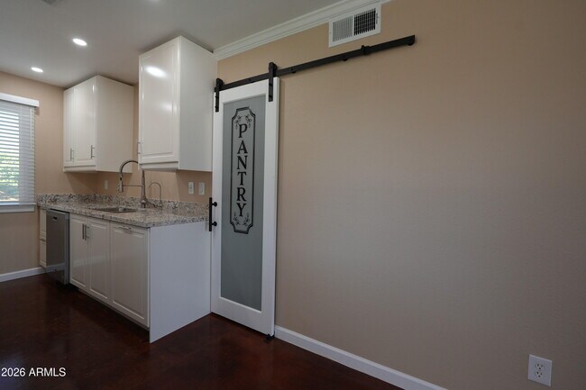 Foto del edificio - 6045 N 79th St
