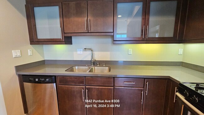 Foto del edificio - 1842 Purdue Ave