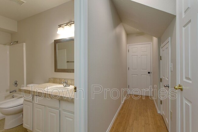 Foto del edificio - 3417 SW Moss St