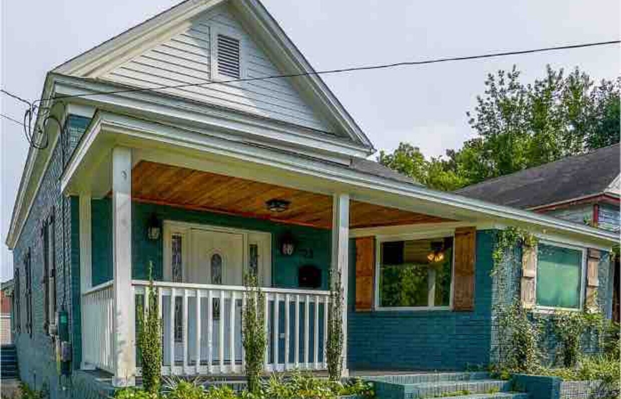 Primary Photo - 23 E Brainerd St