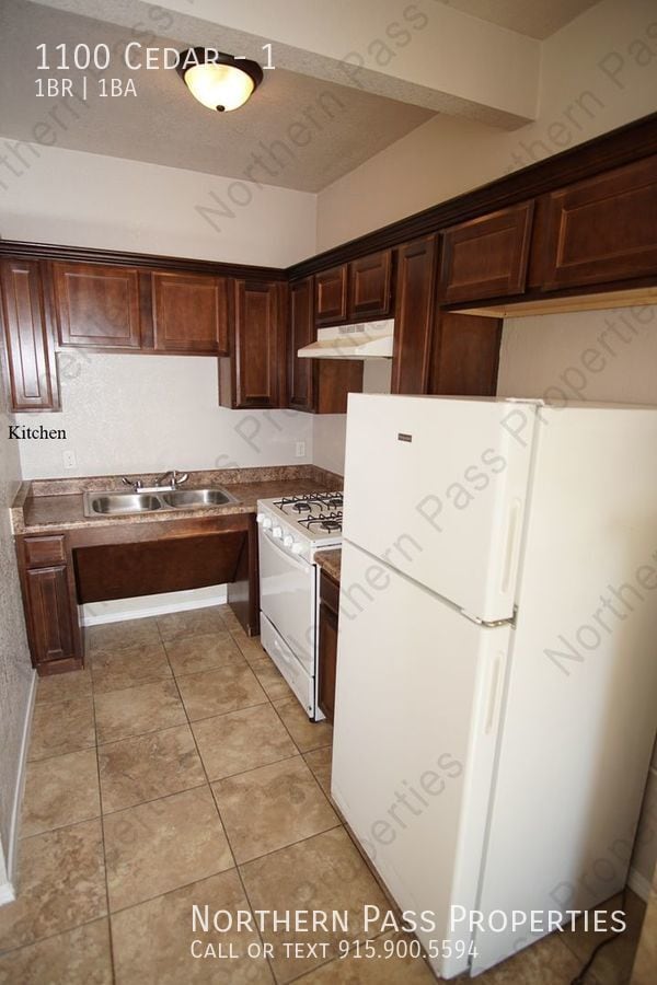 Building Photo - 1100 Cedar-1