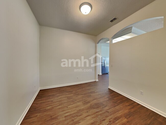 Foto del edificio - 341 Diana Ct