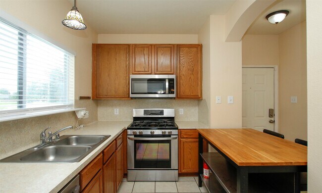 Foto del edificio - 3902 Mossy Pl Ln