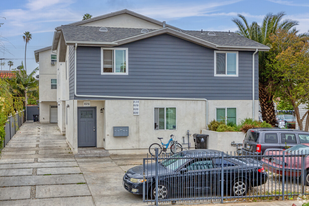 Foto principal - 826 W 80th St