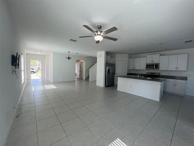 Building Photo - Available now - 4 Beds 2.5 Baths