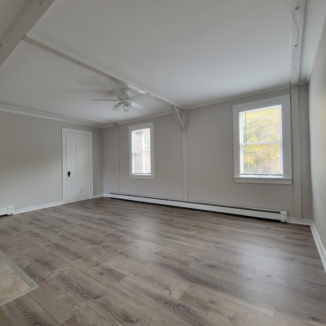 Building Photo - 620 Armonk Rd