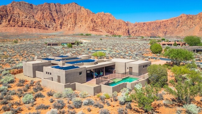 Building Photo - Exquisite Custom Home in Prestigious Commu...