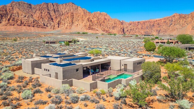 Foto del edificio - Exquisite Custom Home in Prestigious Commu...