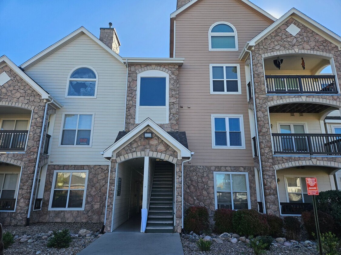2 Bed 1.5 Bath 2nd Floor Condo, 1-Car Garage - 2 bed 1.5 bath 2nd floor Condo.