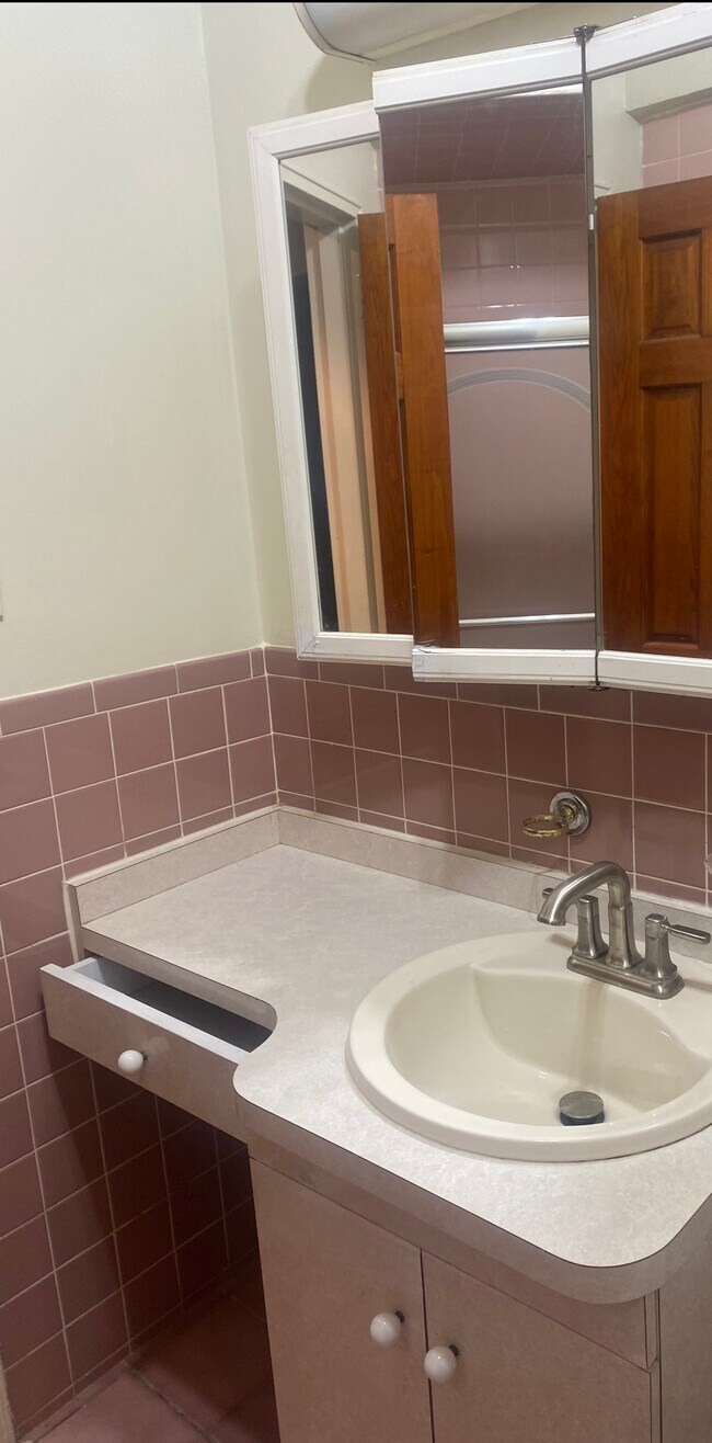 Foto del edificio - 1191 E 55th St