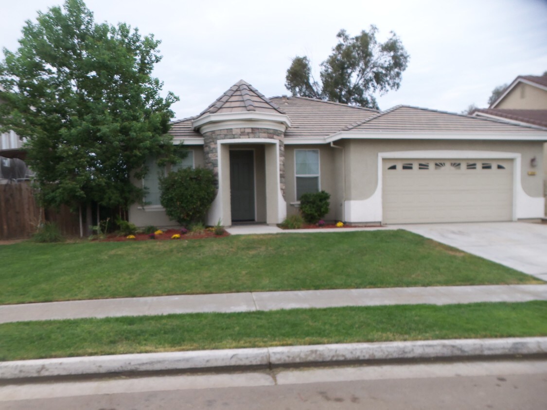 Primary Photo - 2567 S Lind Ave