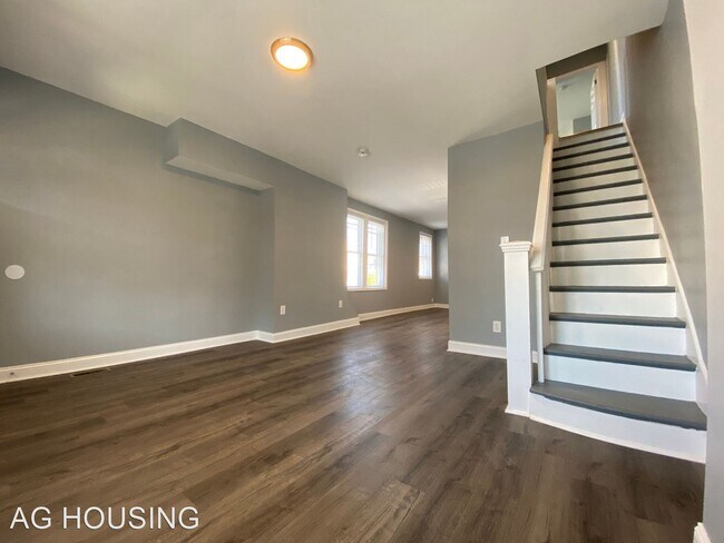 Building Photo - 3 br, 1.5 bath House - 5755 Addison Street