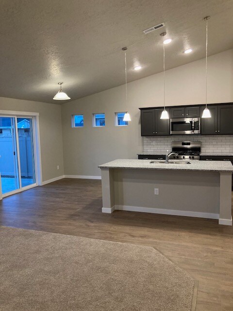 Building Photo - 3042 N Greengate Way