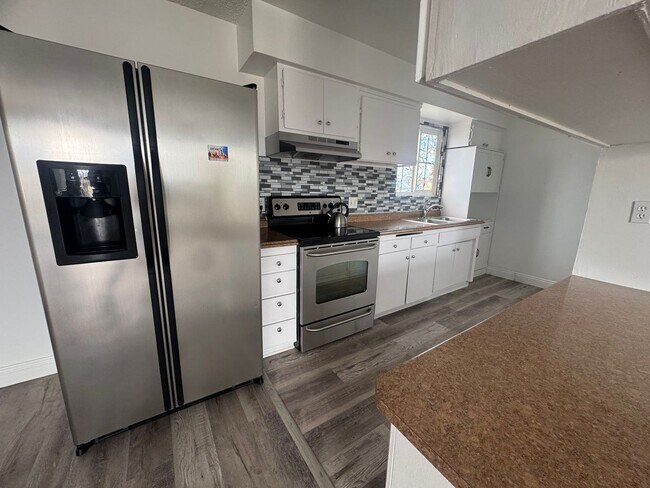 Foto del edificio - One bedroom, One bath. Downstairs unit. 89101