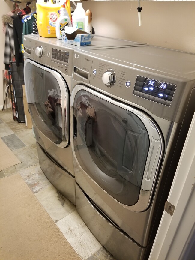 Foto del edificio - 7204 Mountain Den Ave