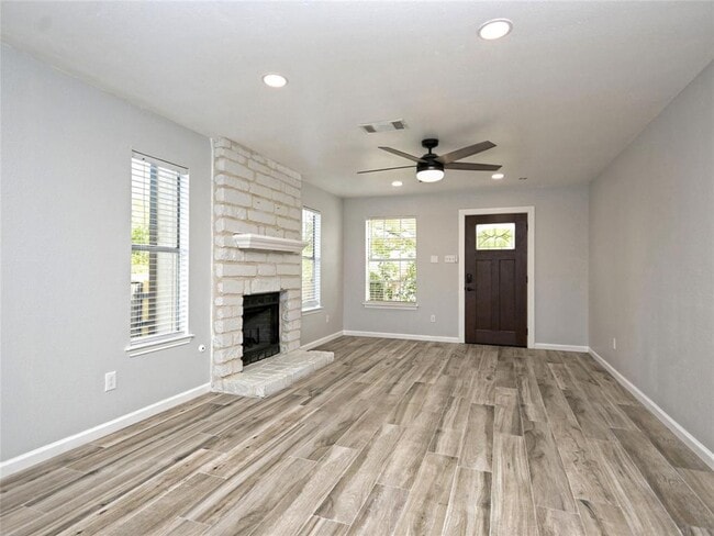 Building Photo - 1418 Clearview Loop