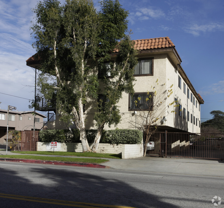 Foto del edificio - 6556 Whitsett Ave