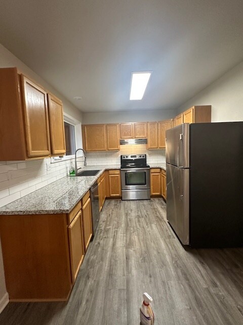 Foto del edificio - 594 N Elm St