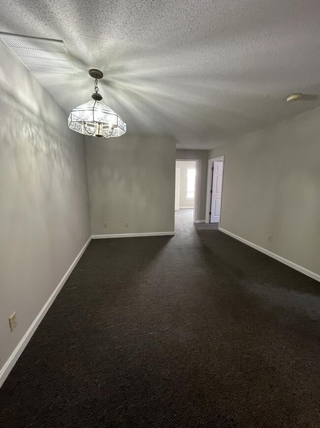 Building Photo - 3 bedroom, 1 bathroom unit in Wilmore- located on Asbury's campus!