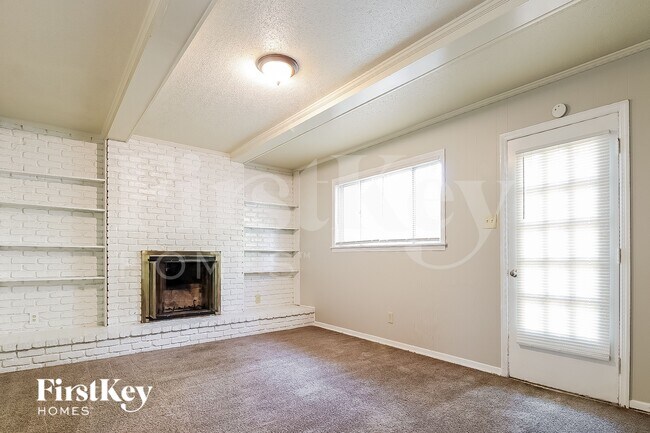 Building Photo - 3233 Earl Dr