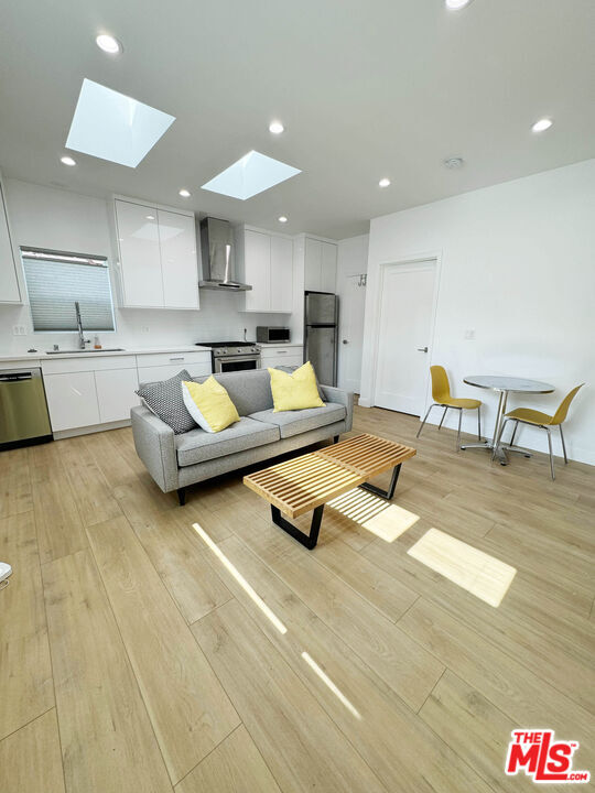 Foto del edificio - 2650 Tilden Ave