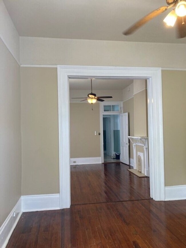 Foto del edificio - 3349 Dumaine St