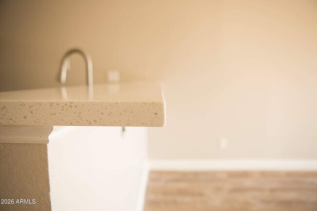 Foto del edificio - 2301 E University Dr