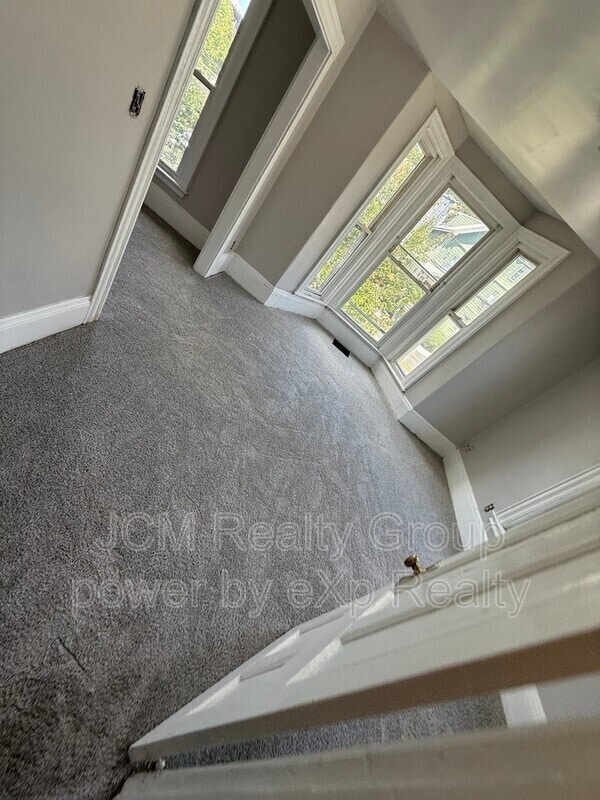 Building Photo - 829 Broadway