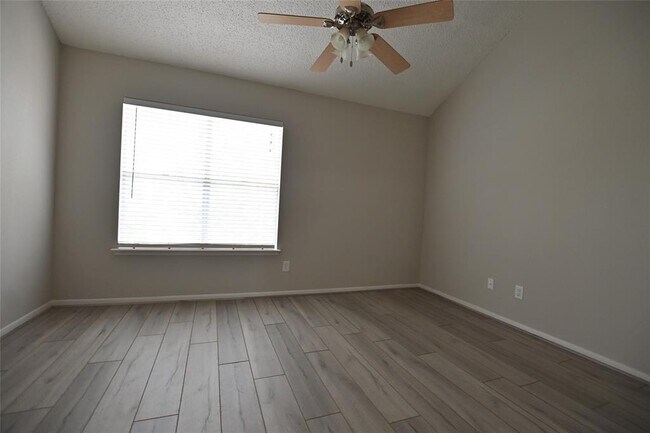 Foto del edificio - 2910 Grants Lake Blvd