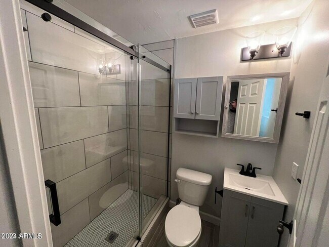 Foto del edificio - Beautifully Remodeled - Modern Duplex