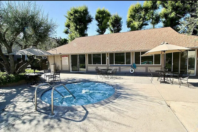 Foto del edificio - 18333 Hatteras St