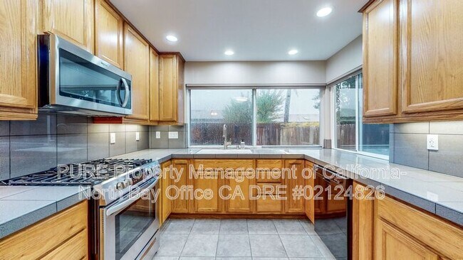 Building Photo - 1438 Debra Dr