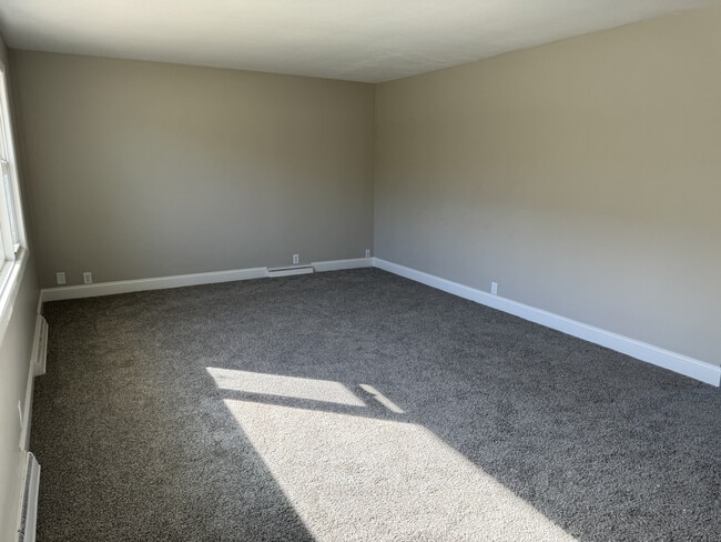 Building Photo - 1609 Parkway Dr