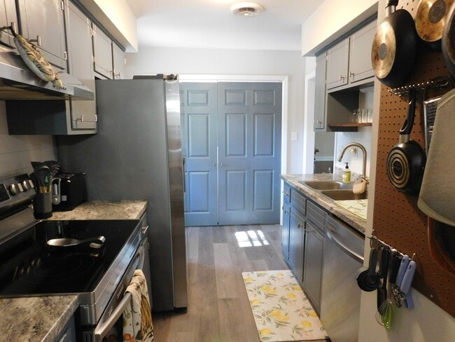 Building Photo - 842 Halifax Cir