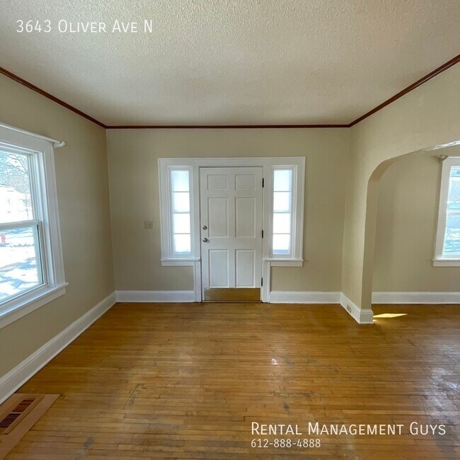 Foto del edificio - Well Cared for 2 Bedroom Home! Hardwood Fl...