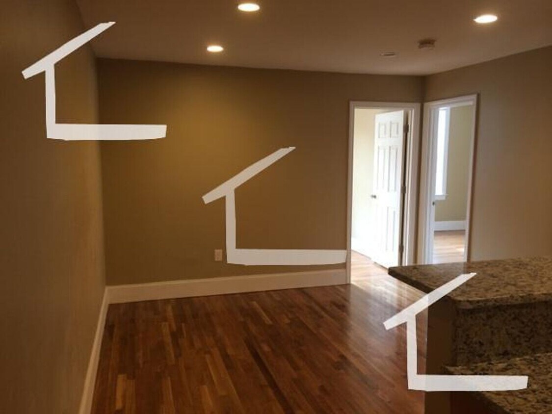 Building Photo - Great BU 4 bed available 3/1