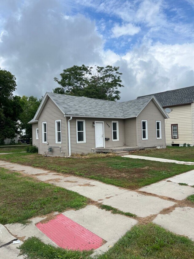 Primary Photo - 2 br, 1 bath House - 1400 3rd Ave S