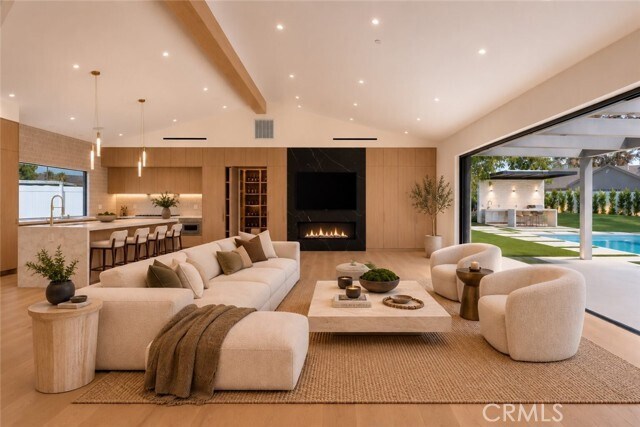 Foto del edificio - 6114 Sadring Ave