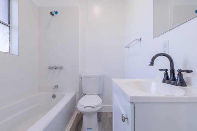 Foto del interior - Newly Remodeled Units with Brick Exposure