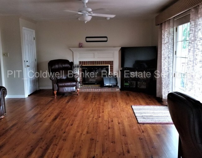 Foto del edificio - 1044 Meadowbrook Dr, Canonsburg, PA, 15317