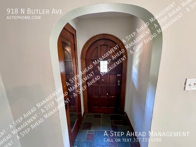 Building Photo - 918 N Butler Ave-2 bed & 1 Bath duplex - m...