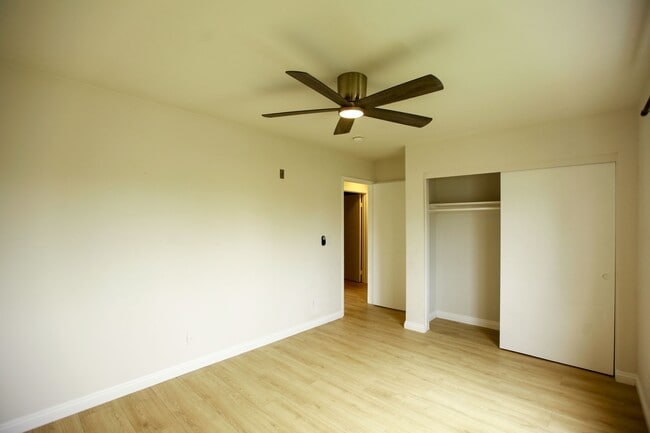 Building Photo - 833 Orange Grove Ave