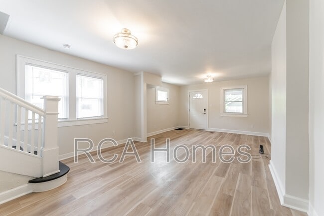 Building Photo - 1603 Villa Ave