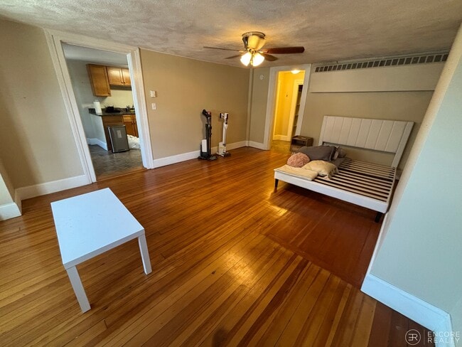Building Photo - 360 Tappan St