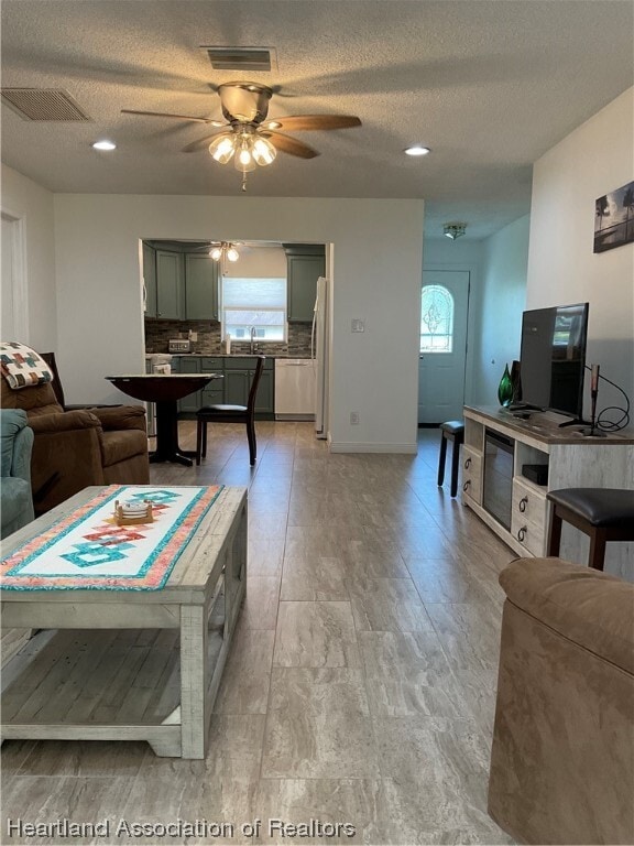 126 Parkview Cir E, Lake Placid, FL 33852 House Rental in Lake Placid