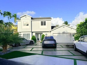Building Photo - 9437 SW 145th Pl