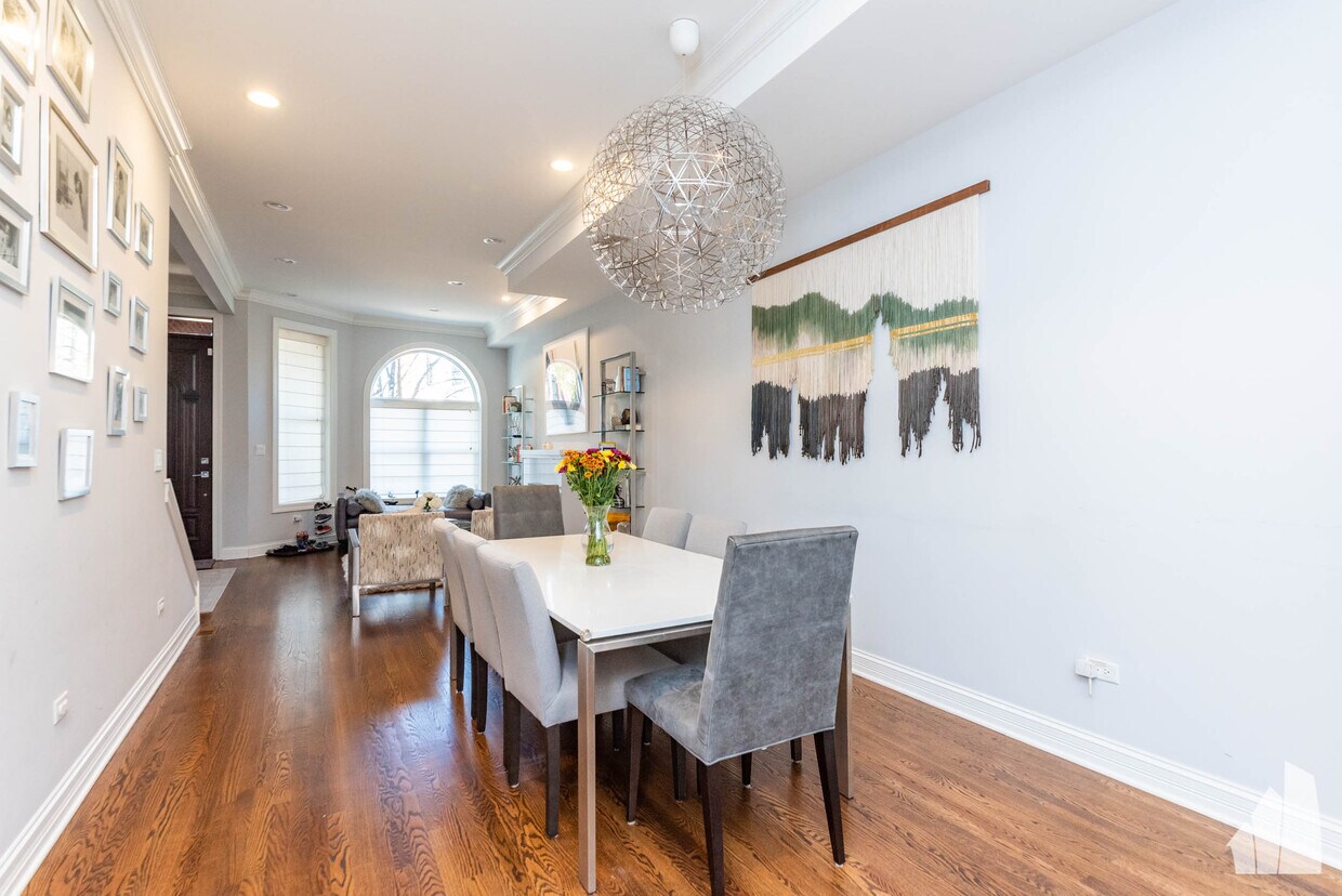 Foto principal - 3363 S Giles Ave