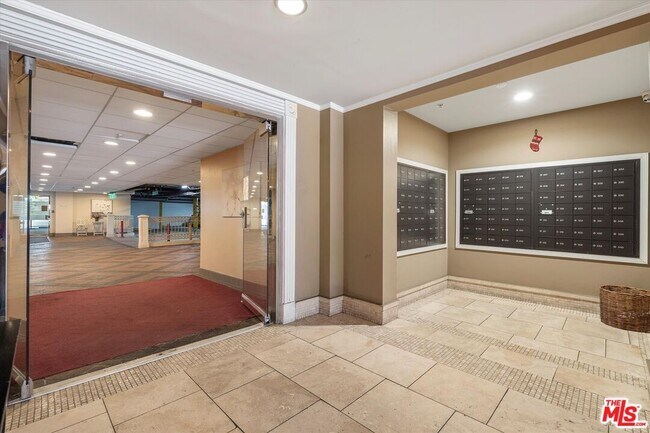 Foto del edificio - 620 S Gramercy Pl
