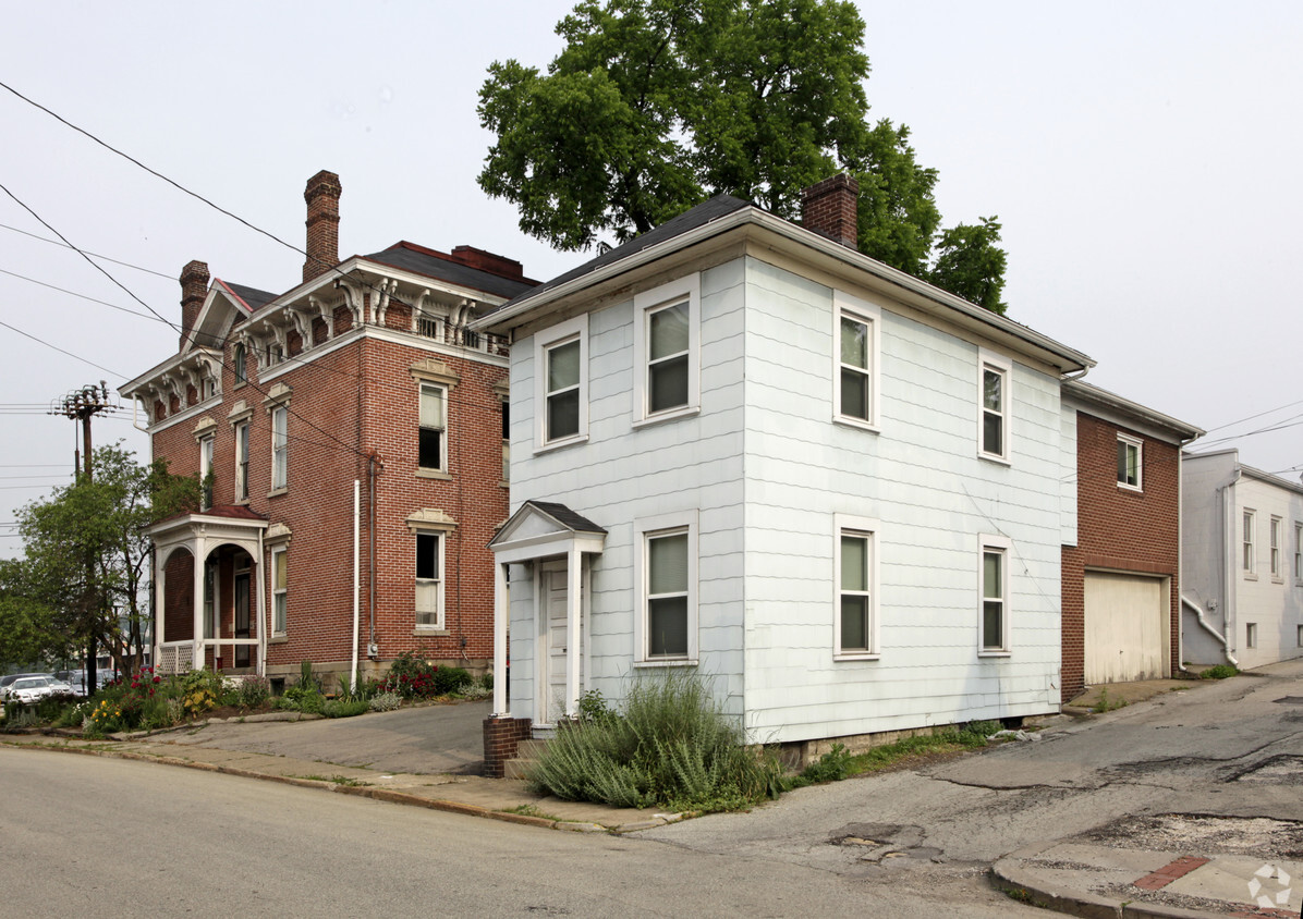 Building Photo - Bell Manor