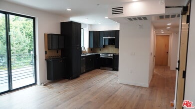 Building Photo - 10867 Fruitland Dr